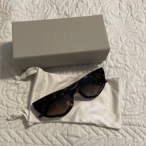 Dezi On Read Sunglasses